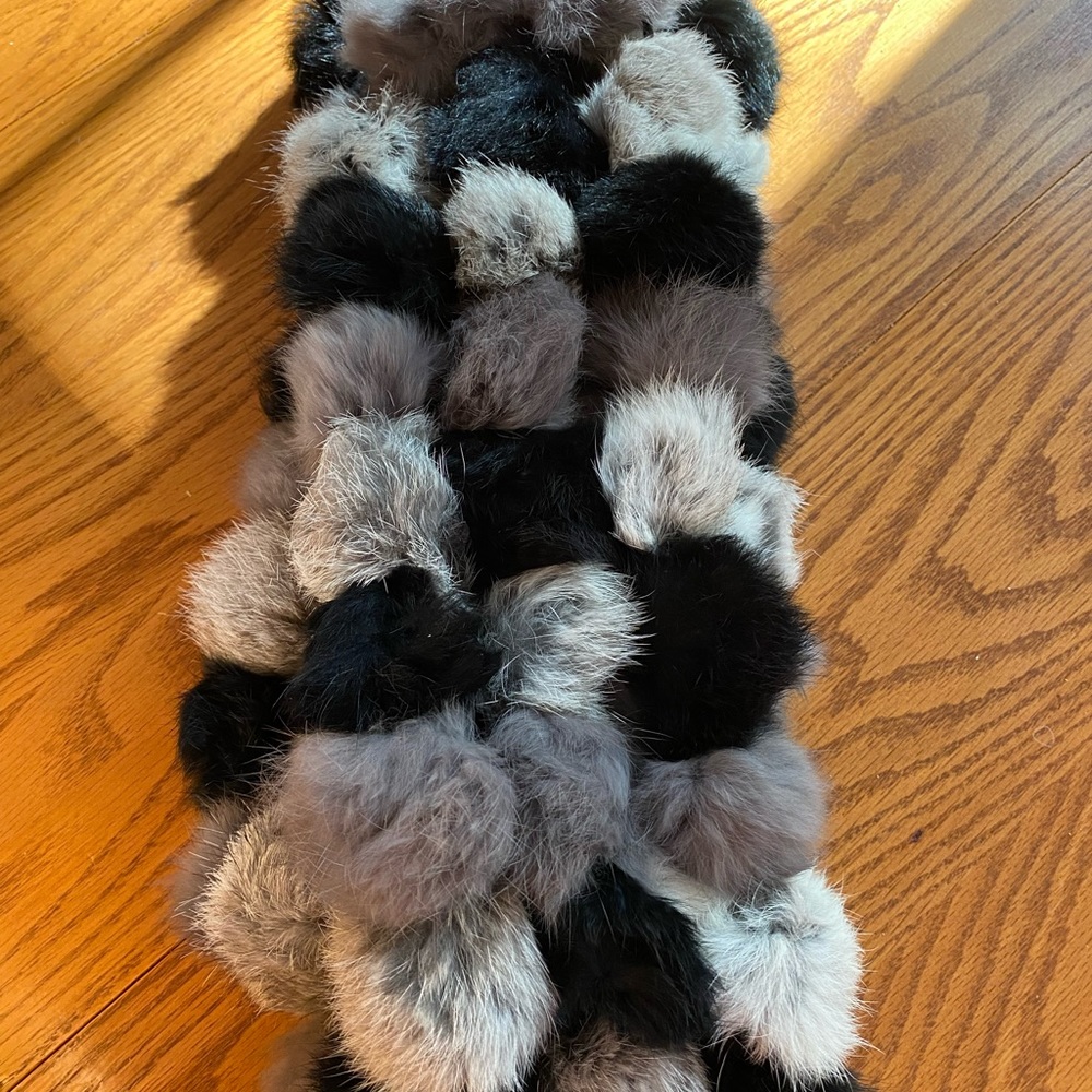 NWOT Rabbit fur scarf - Picture 4 of 10